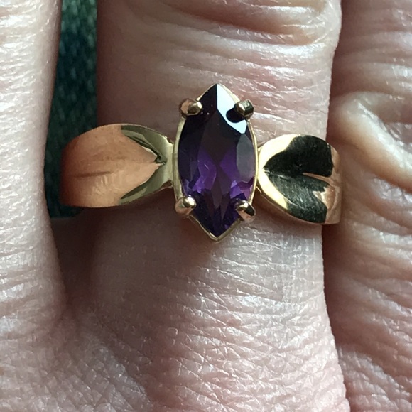Jewelry - Genuine Amethyst 10K ring